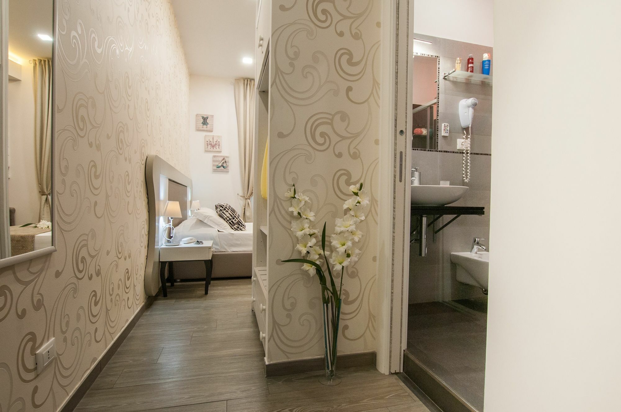 Elenoire & 3* Roma